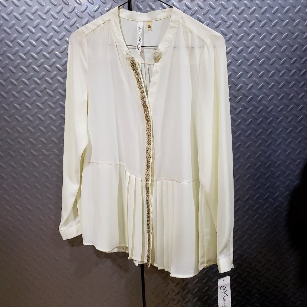 NWT NY Collection iIvory Front Pleated Top (PM)